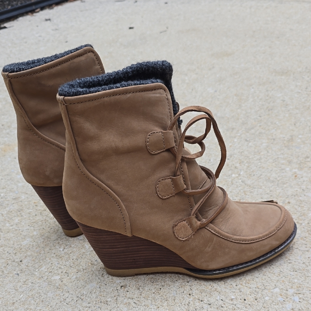 Lands End Women's Tan Wedge Ankle Boots